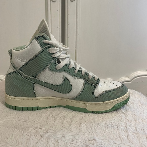 Nike 1998 Retro Denim Dunks - Picture 2 of 9